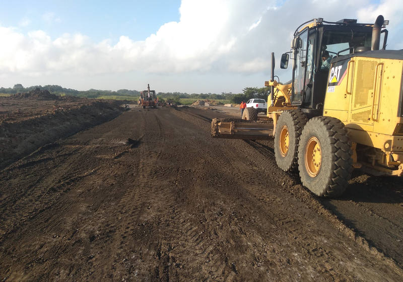 Maquinaria de COSACSA trabajando en obra